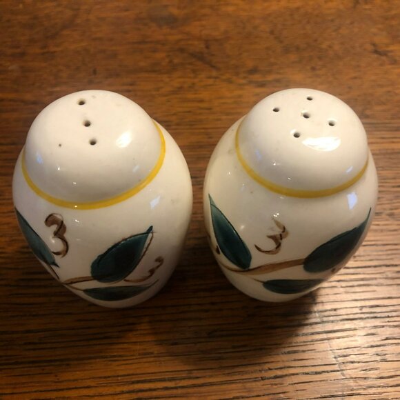 Stangl Pottery Salt & Pepper Shakers Fruit Pattern 3" Tall Vtg - Picture 4 of 4